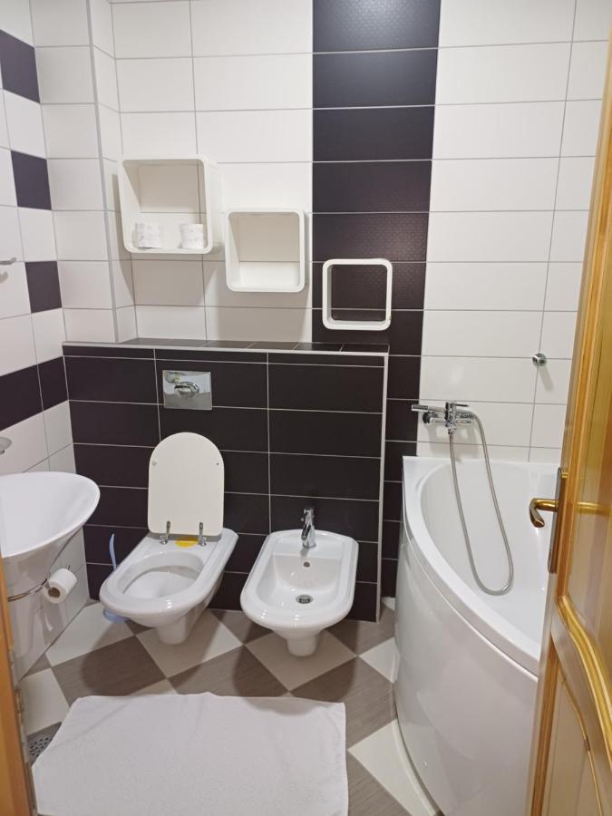 Hollywood Motel Podlugovi Luaran gambar